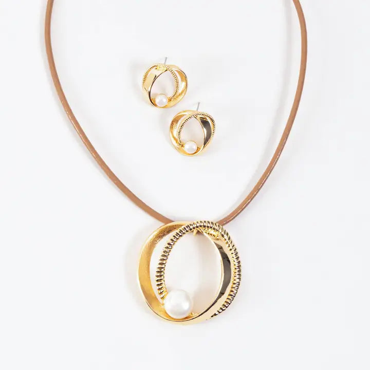 Finley Pearl Necklace & Earring Set