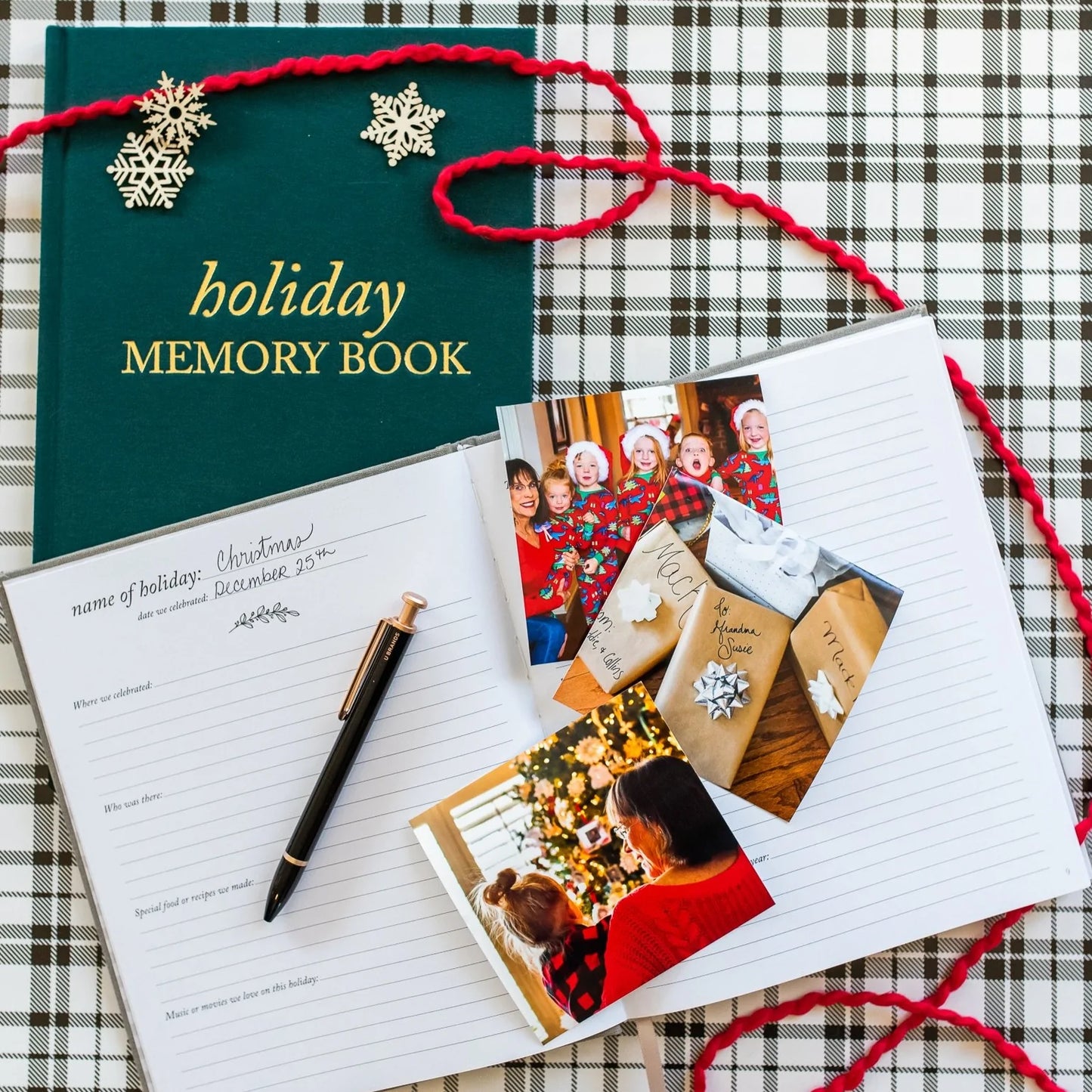 HOLIDAY MEMORY BOOK & FAMILY KEEPSAKE
