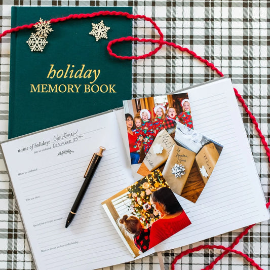 HOLIDAY MEMORY BOOK & FAMILY KEEPSAKE