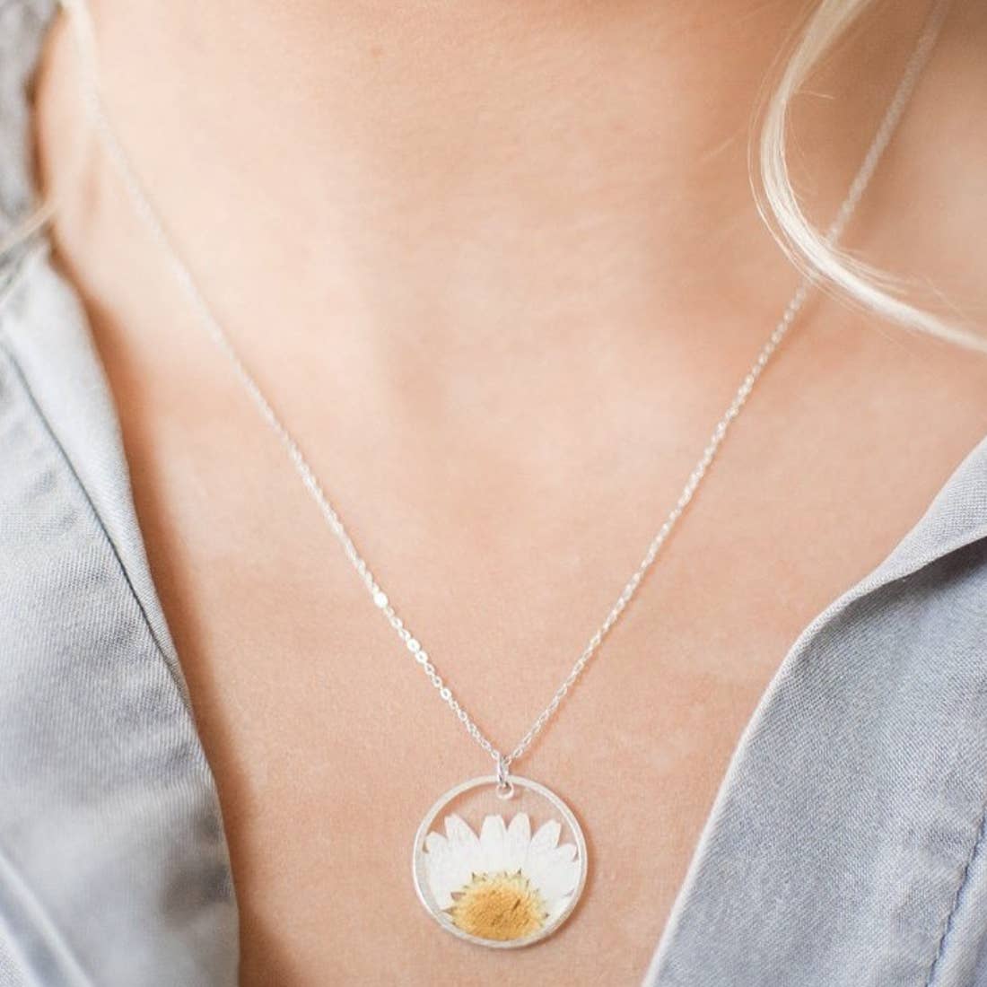 Daisy Silver Circle Pressed Flower Necklace